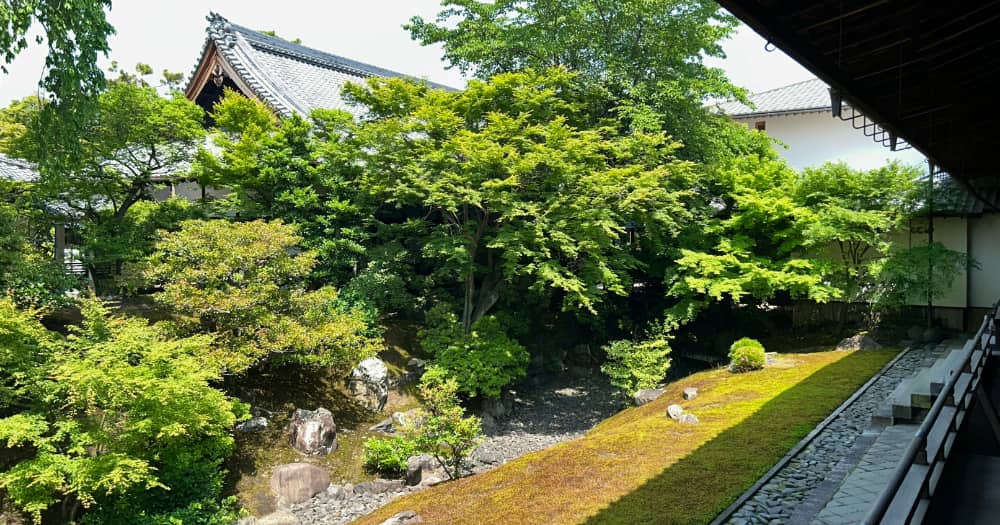 相国寺裏方丈庭園に広がる緑と静かな空間