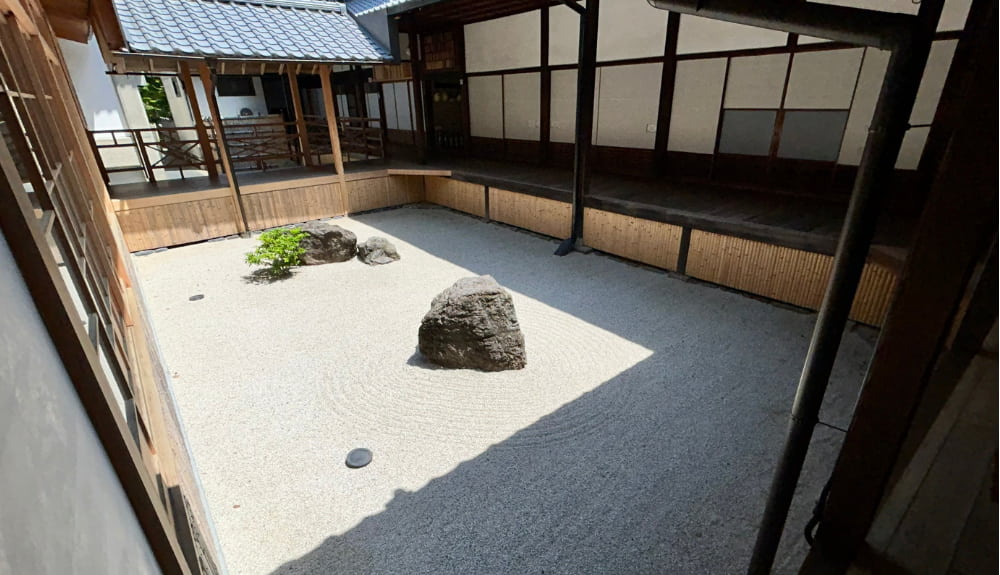 相国寺の方丈にある白砂の庭